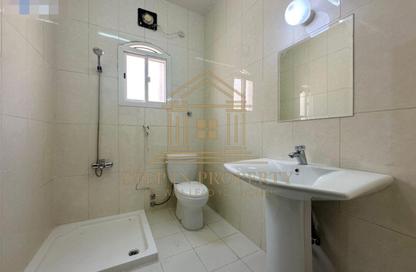 Villa - 5 - 5 for rent in Umm Al Seneem Street - Ain Khaled - Doha