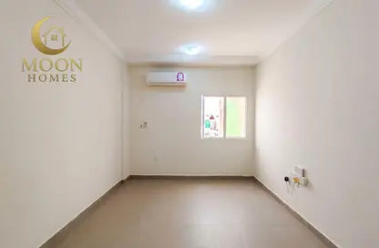 Apartment - 1 Bedroom - 1 Bathroom for rent in Umm Ghuwailina 4 - Umm Ghuwailina - Doha