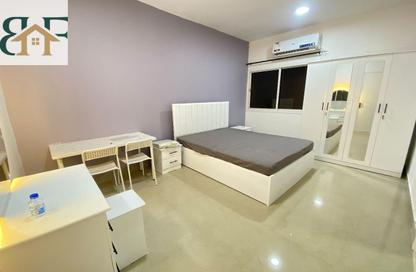 Apartment - Studio - 1 Bathroom for rent in Al Khalidiya Street - Najma - Doha