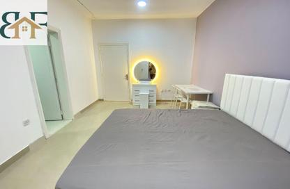 Apartment - Studio - 1 Bathroom for rent in Al Khalidiya Street - Najma - Doha