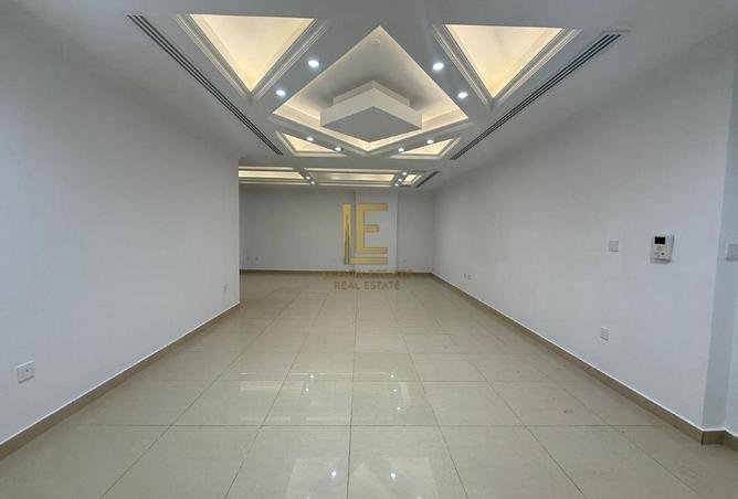 983420 - Property Image 2