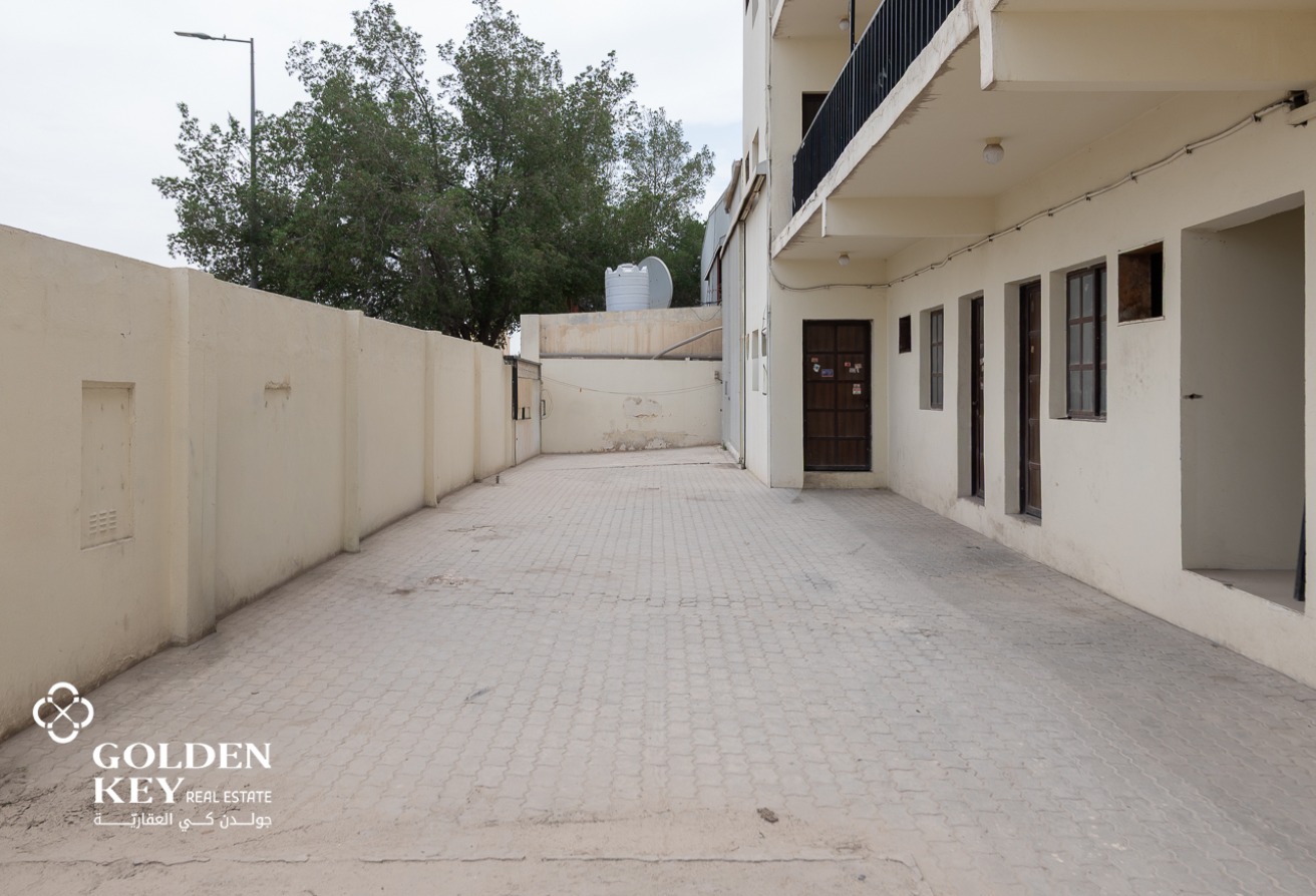 General Warehouse with 15 Rooms | Industrial Area