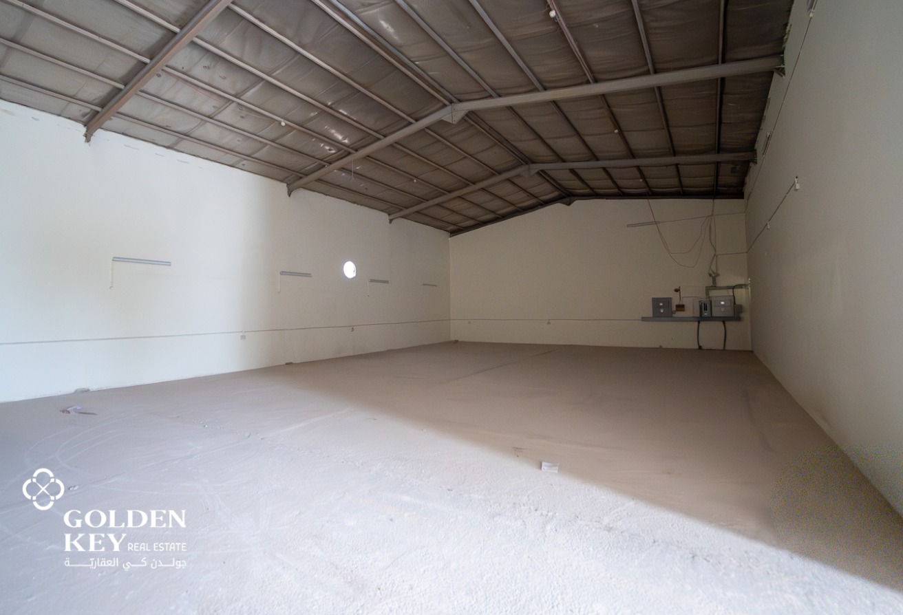 General Warehouse with 15 Rooms | Industrial Area