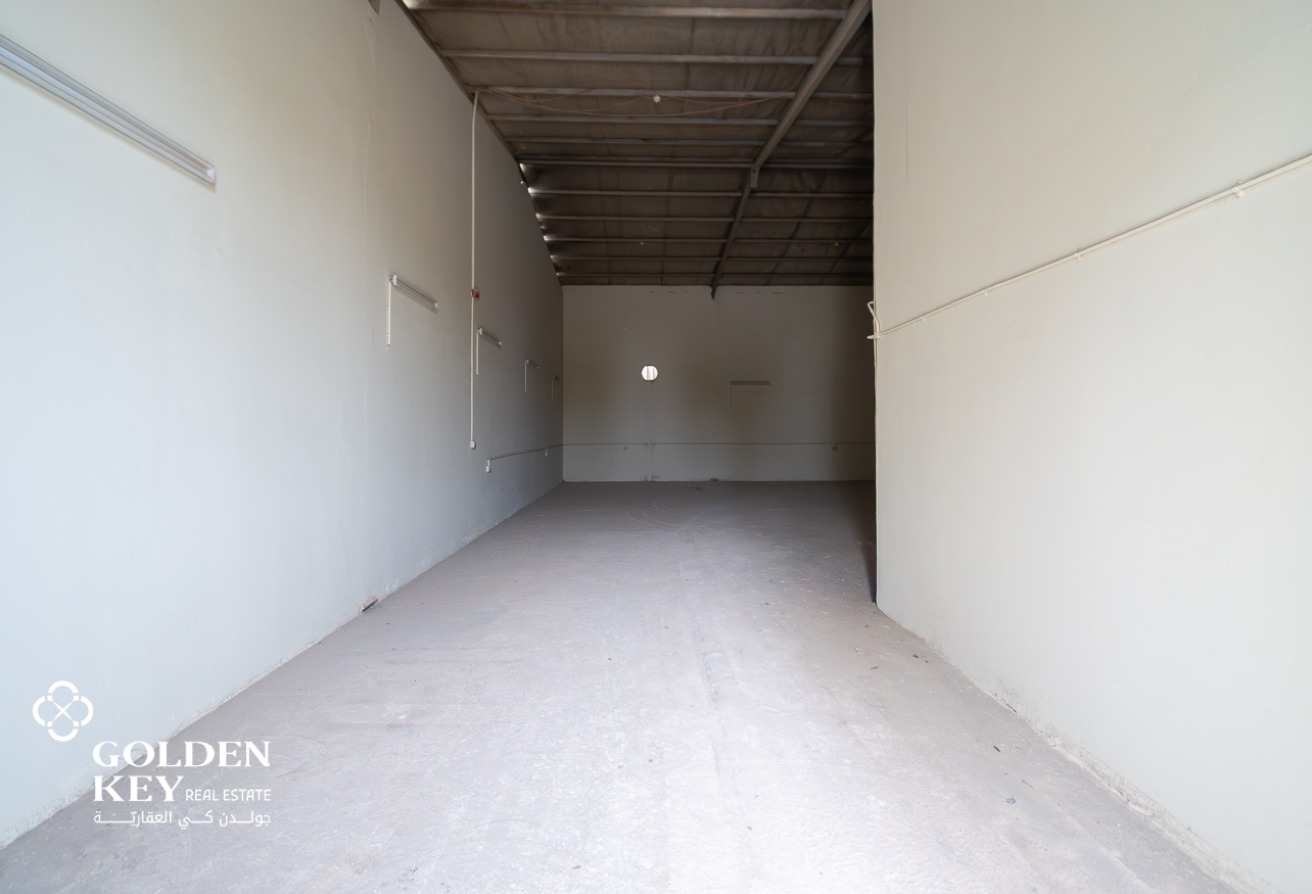 General Warehouse with 15 Rooms | Industrial Area