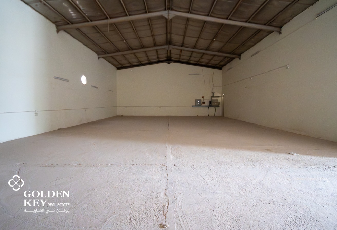 General Warehouse with 15 Rooms | Industrial Area