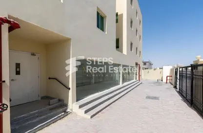 سكن عمال - استوديو - 8 حمامات للايجار في أم صلال محمد - مدينة أم صلال - الدوحة