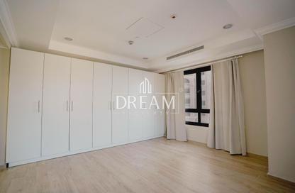 Apartment - 2 Bedrooms - 2 Bathrooms for rent in Porto Arabia - The Pearl Island - Doha