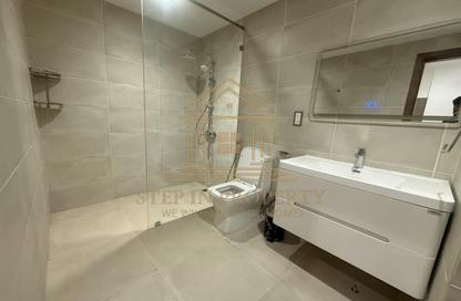 Apartment - 1 Bedroom - 2 Bathrooms for rent in Al Khair Tower - Corniche Road - Corniche Road - Doha