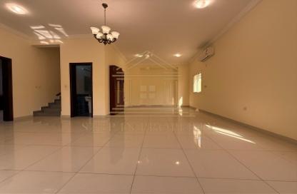 مجمع سكني - 4 غرف نوم - 5 حمامات للايجار في شارع  بو هامو - أبو هامور - الدوحة