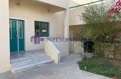 مجمع سكني - 4 غرف نوم - 5 حمامات للايجار في شارع عمار بن ياسر - العزيزية - الدوحة