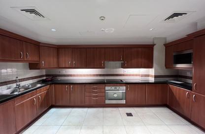 Apartment - 2 Bedrooms - 2 Bathrooms for rent in East Porto Drive - Porto Arabia - The Pearl Island - Doha