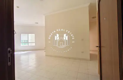 شقة - 2 غرف نوم - 3 حمامات للايجار في المنتزه - الدوحة