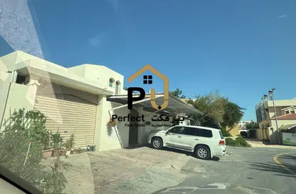 Villa - 5 Bedrooms - 6 Bathrooms for sale in Duhail Villas - Al Duhail - Doha