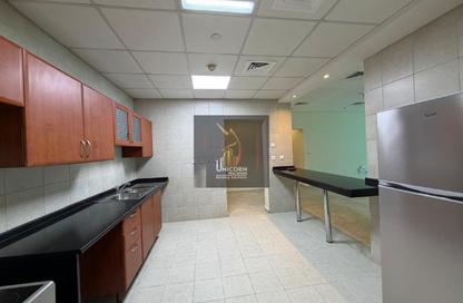 Apartment - 2 Bedrooms - 4 Bathrooms for rent in Zig Zag Tower B - Zig Zag Towers - West Bay - Doha