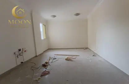 Apartment - 2 Bedrooms - 2 Bathrooms for rent in Umm Ghwailina Comm - Umm Ghuwalina - Umm Ghuwailina - Doha