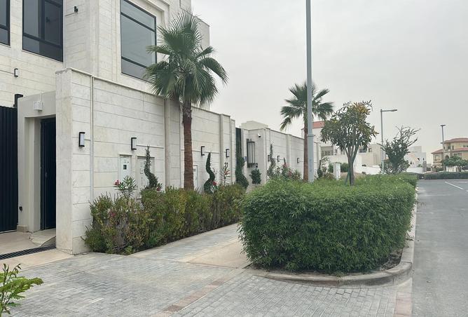 56167993 - Property Image 2