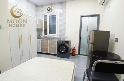 Apartment - Studio - 1 Bathroom for rent in Umm Ghwailina Comm - Umm Ghuwalina - Umm Ghuwailina - Doha