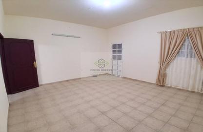Apartment - 3 Bedrooms - 2 Bathrooms for rent in Umm Ghuwailina 4 - Umm Ghuwailina - Doha