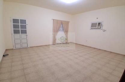 Apartment - 3 Bedrooms - 2 Bathrooms for rent in Umm Ghuwailina 4 - Umm Ghuwailina - Doha