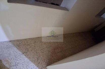 Apartment - 3 Bedrooms - 2 Bathrooms for rent in Umm Ghuwailina 4 - Umm Ghuwailina - Doha