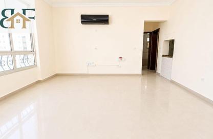 Apartment - 1 Bedroom - 1 Bathroom for rent in Umm Ghuwalina - Umm Ghuwailina - Doha