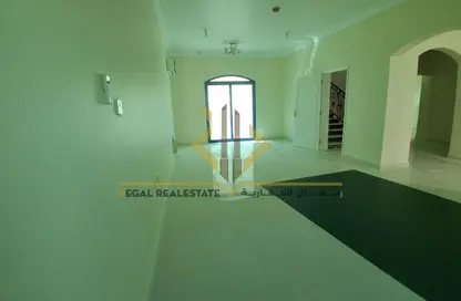 فيلا - 5 غرف نوم - 3 حمامات للايجار في الهلال - الهلال - الدوحة