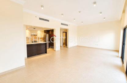 Apartment - 3 Bedrooms - 4 Bathrooms for rent in Carnaval - Qanat Quartier - The Pearl Island - Doha
