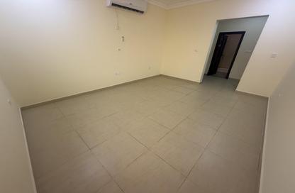 Apartment - Studio - 1 Bathroom for rent in Mamoura 18 - Al Maamoura - Doha