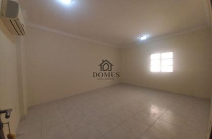 Apartment - 3 Bedrooms - 3 Bathrooms for rent in Thabit Bin Zaid Street - Al Mansoura - Doha
