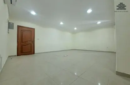 شقة - 2 غرف نوم - 2 حمامات للايجار في شارع السد - السد - الدوحة