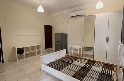 Apartment - Studio - 1 for rent in Al Dafna - Al Dafna - Doha