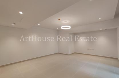 Apartment - 2 Bedrooms - 3 Bathrooms for rent in Corniche Road - Corniche Road - Doha