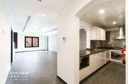 Apartment - 1 Bedroom - 2 Bathrooms for rent in West Porto Drive - Porto Arabia - The Pearl Island - Doha
