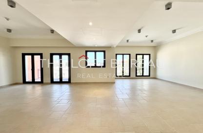 Townhouse - 2 Bedrooms - 3 Bathrooms for sale in Venezia - Qanat Quartier - The Pearl Island - Doha