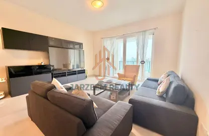 Apartment - 2 Bedrooms - 2 Bathrooms for rent in Viva East - Viva Bahriyah - The Pearl Island - Doha