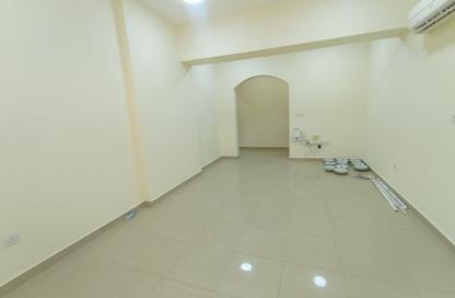Apartment - 2 - 2 for rent in Al Mansoura - Al Mansoura - Doha