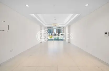 شقة - 2 غرف نوم - 4 حمامات للايجار في كريستال ريزيدنس - جزيرة جيوان - جزيرة اللؤلؤة - الدوحة