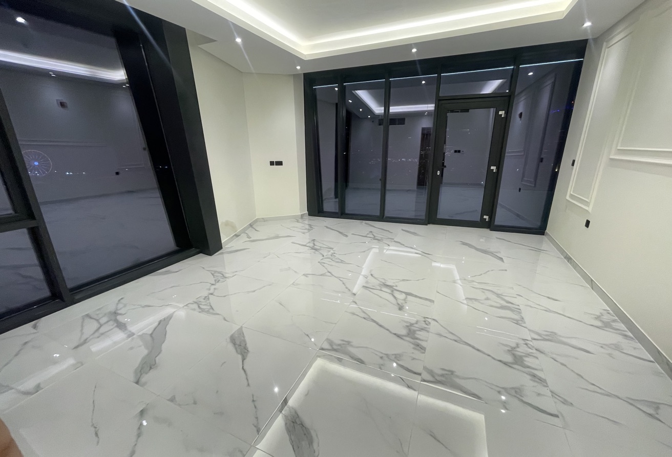 BEAUTIFUL 2 BEDROOM  APARTMENT IN VENICE TOWER thumbnail 4