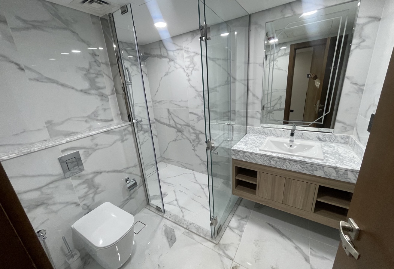 BEAUTIFUL 2 BEDROOM  APARTMENT IN VENICE TOWER thumbnail 3