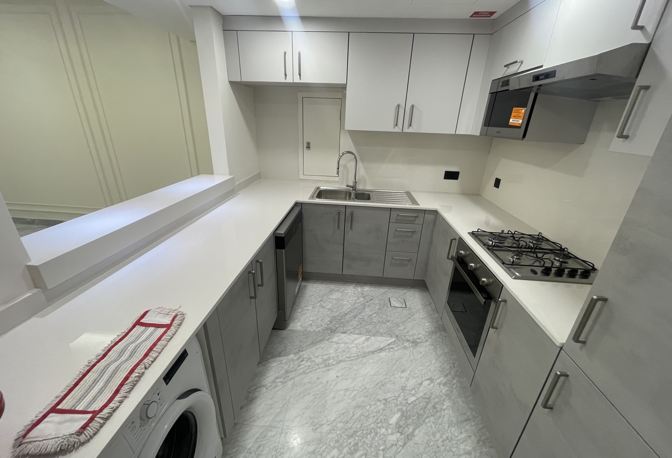 BEAUTIFUL 2 BEDROOM  APARTMENT IN VENICE TOWER thumbnail 11