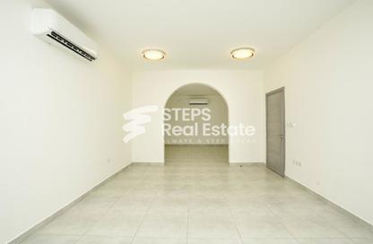 Villa - 5 Bedrooms - 5 Bathrooms for rent in Al Nuaija Street - Al Nuaija - Doha
