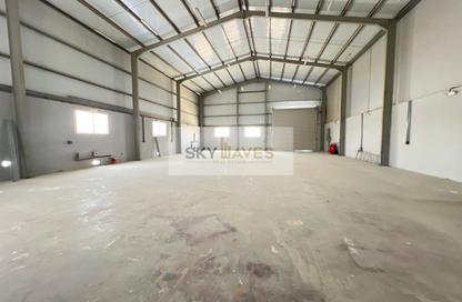 Warehouse - Studio - 5 Bathrooms for rent in East Industrial Street - Birkat Al Awamer - Al Wakra