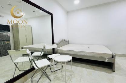 Apartment - Studio - 1 Bathroom for rent in Umm Ghwailina Comm - Umm Ghuwalina - Umm Ghuwailina - Doha