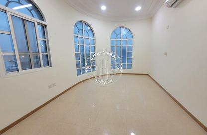 Villa - 2 Bedrooms - 1 Bathroom for rent in Al Dafna - Al Dafna - Doha