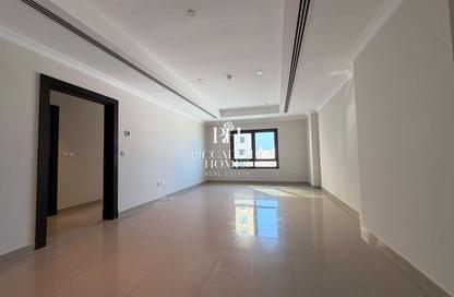 Apartment - 1 - 2 for rent in Tower 28 - Porto Arabia - The Pearl Island - Doha