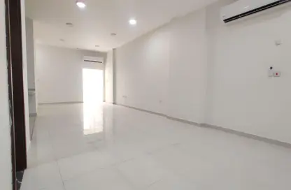 شقة - 3 غرف نوم - 3 حمامات للايجار في شارع الوعب - الوعب - الدوحة