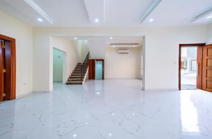 مجمع سكني - 5 غرف نوم - 5 حمامات للايجار في فلل عين خالد - عين خالد - الدوحة