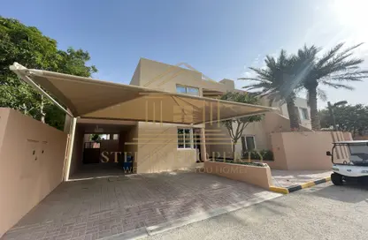 فيلا - 4 غرف نوم - 5 حمامات للايجار في شارع داريم - الهلال شرق - الهلال - الدوحة