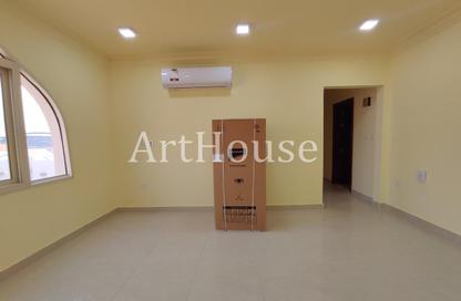 Apartment - 2 Bedrooms - 2 Bathrooms for rent in Al Nasr Street - Al Nasr - Doha