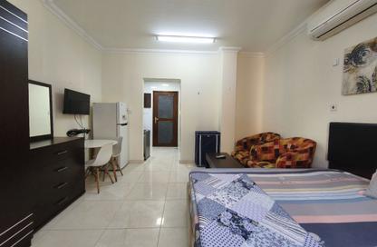 Apartment - Studio - 1 for rent in Umm Ghwailina Comm - Umm Ghuwalina - Umm Ghuwailina - Doha
